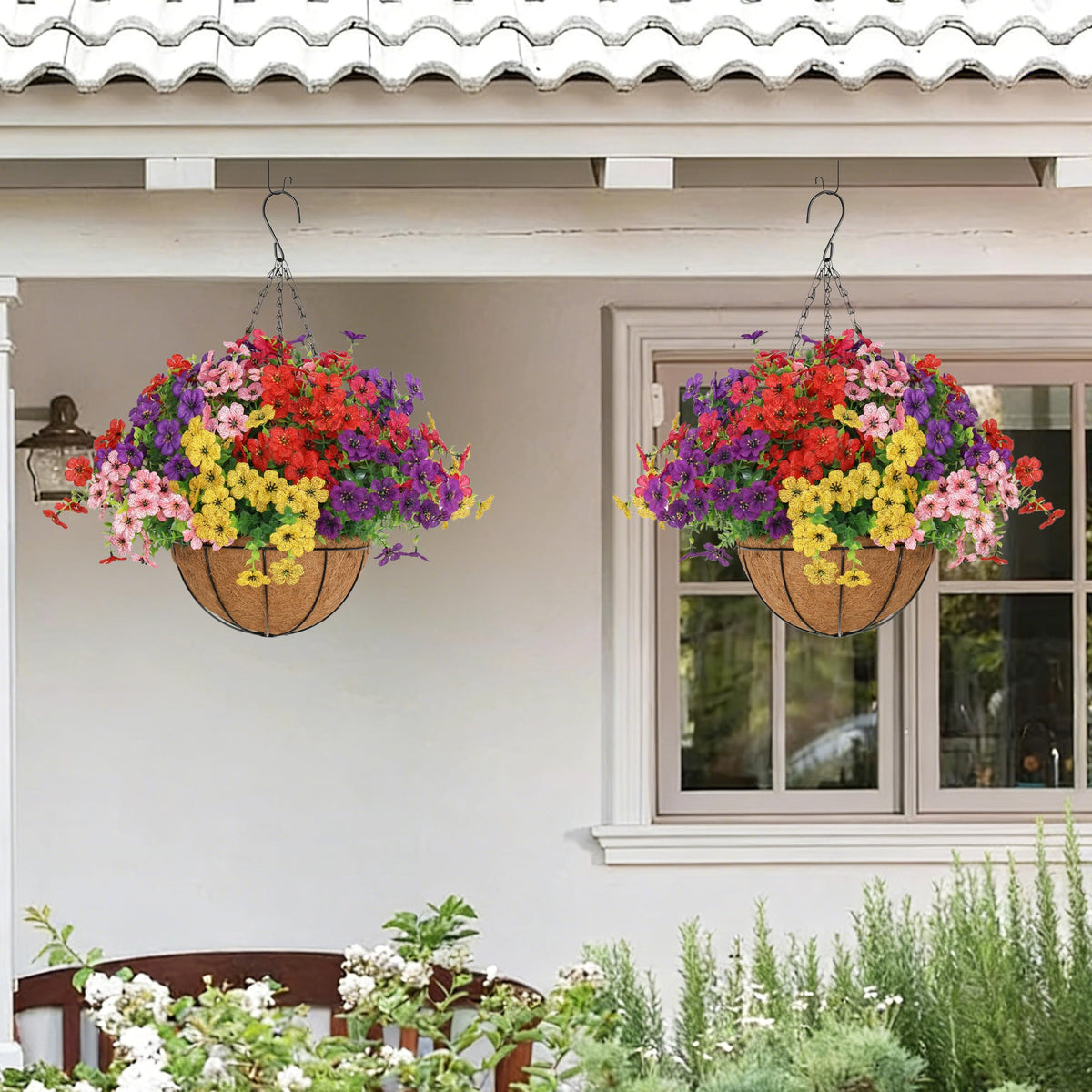 Senjie hanging basket chain detail for adjustable outdoor displays.