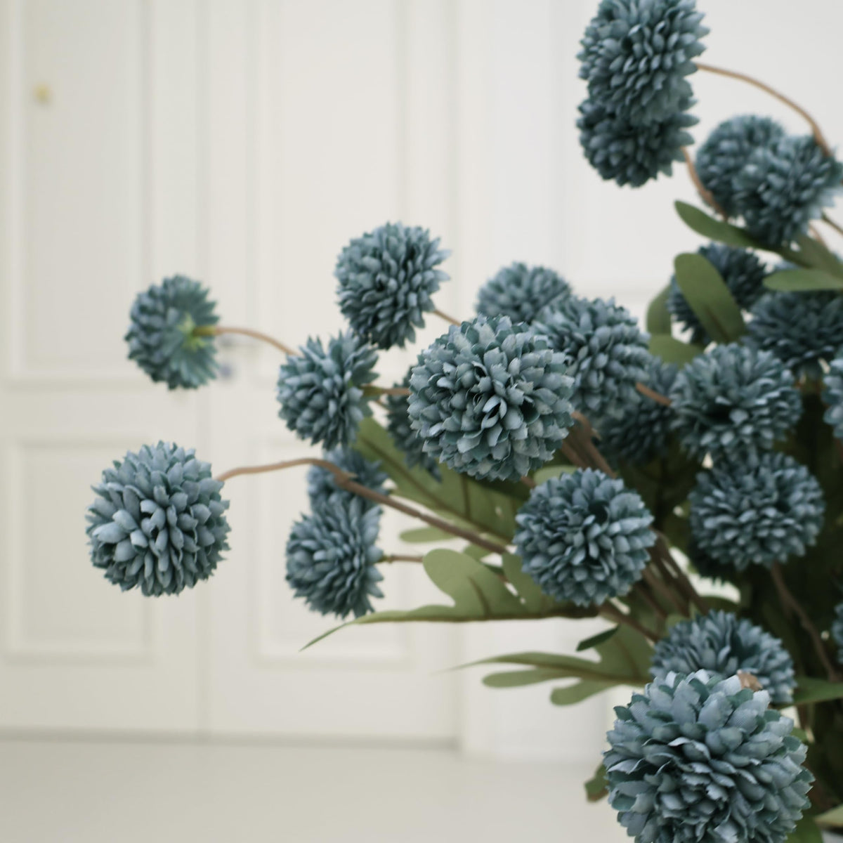 Senjie living room and table decor ideas with durable, reusable blooms.