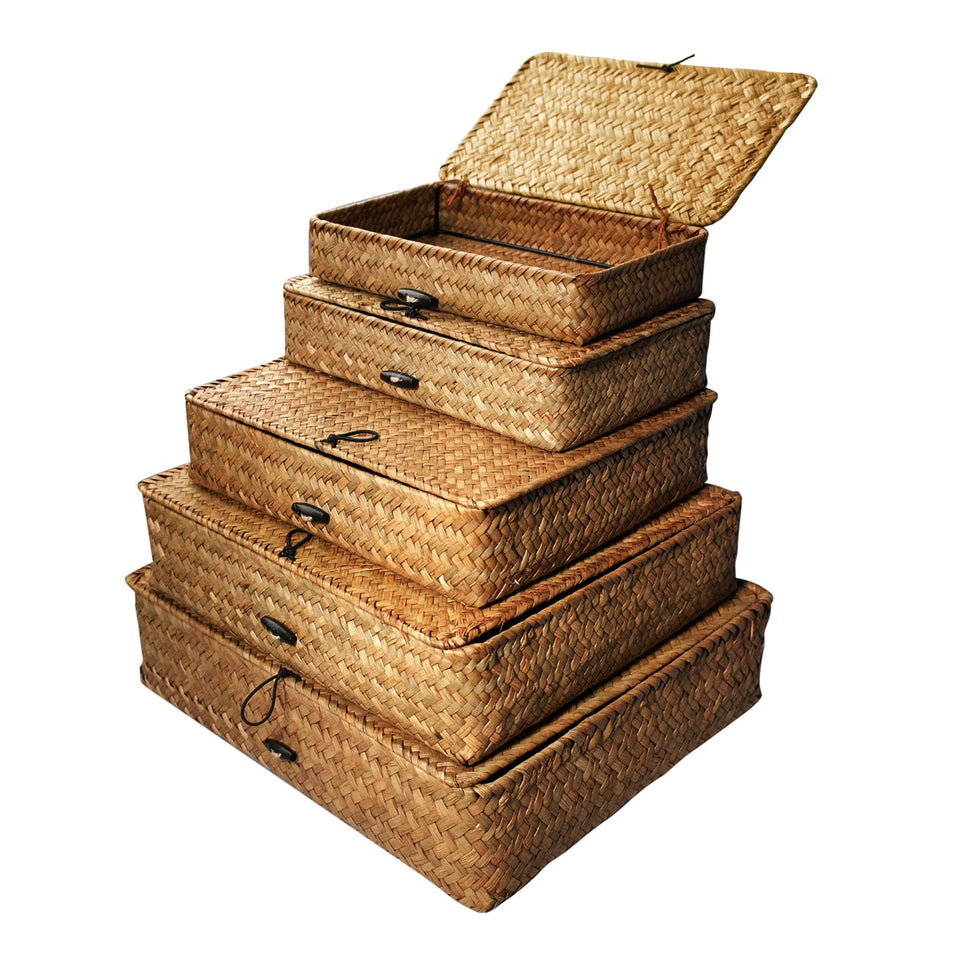 SENONAPO seagrass basket with lid in five sizes, ideal for tidy shelves.