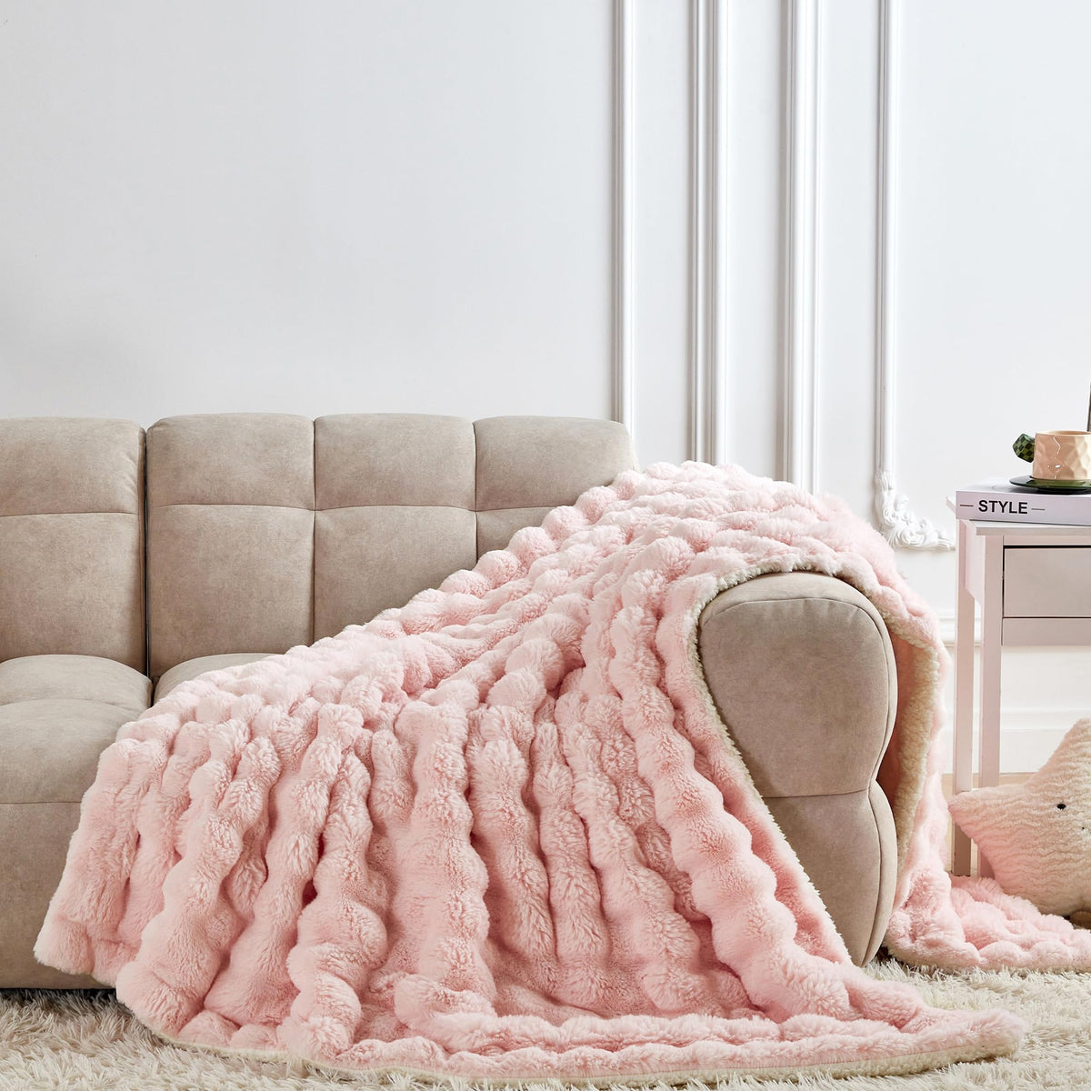 Serenhom faux fur tie-dye face offers luxurious softness for evenings on the sofa.