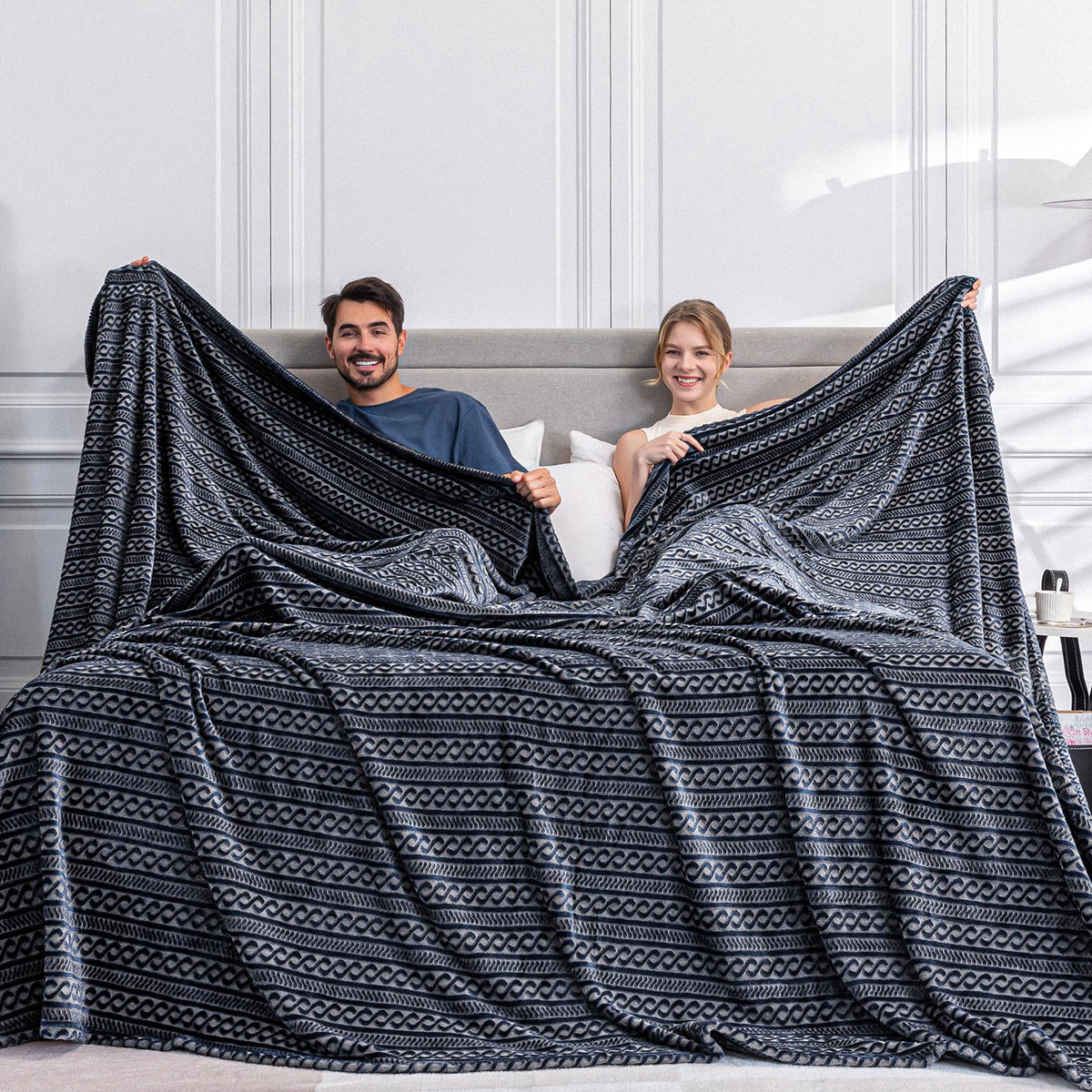 Serenhom Soft Cozy 3D jacquard blanket close-up shows plush texture for warm evenings.