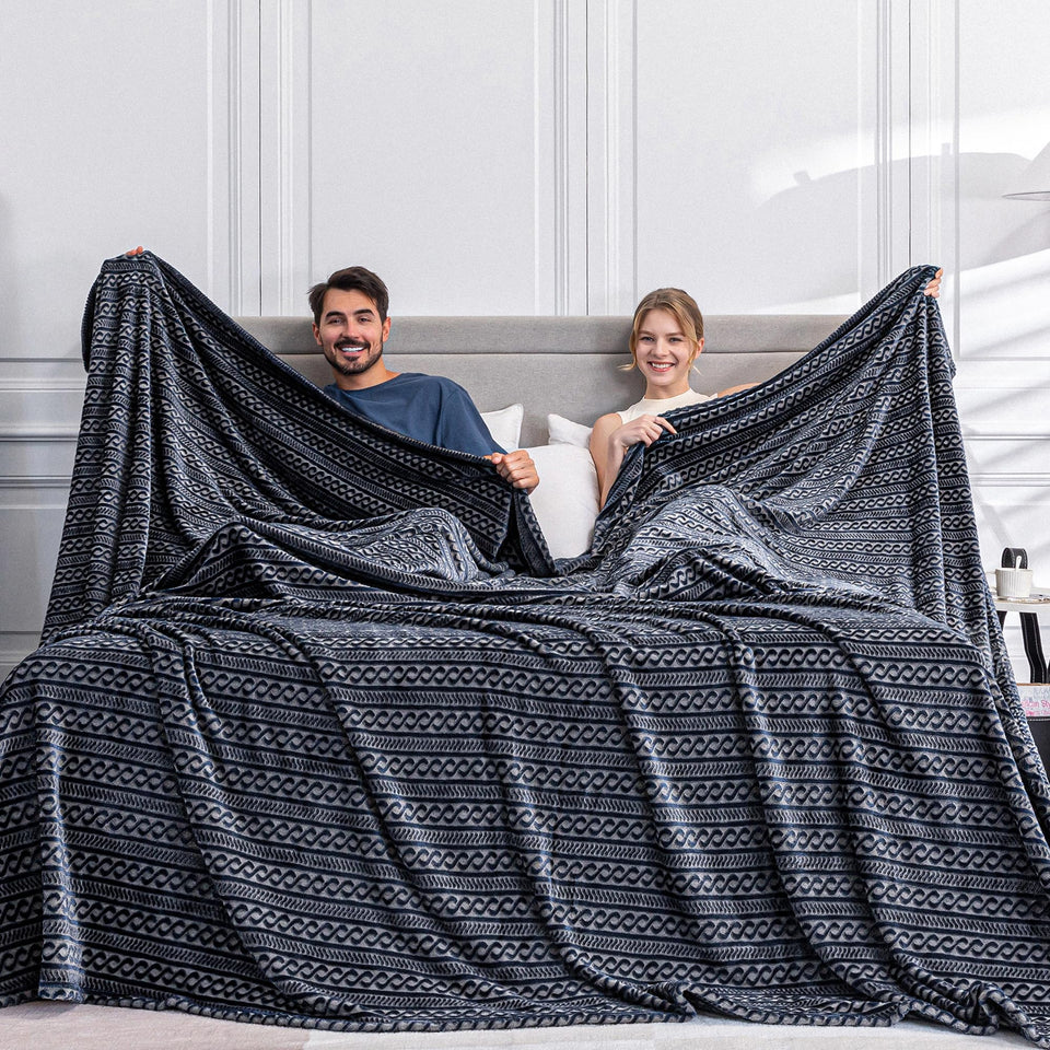 Serenhom Soft Cozy 3D jacquard blanket close-up shows plush texture for warm evenings.
