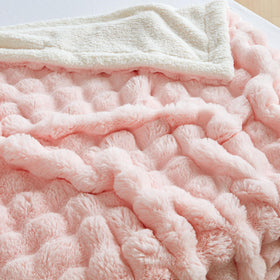 Serenhom vacuum-sealed packaging highlights convenient fluff-up after washing.