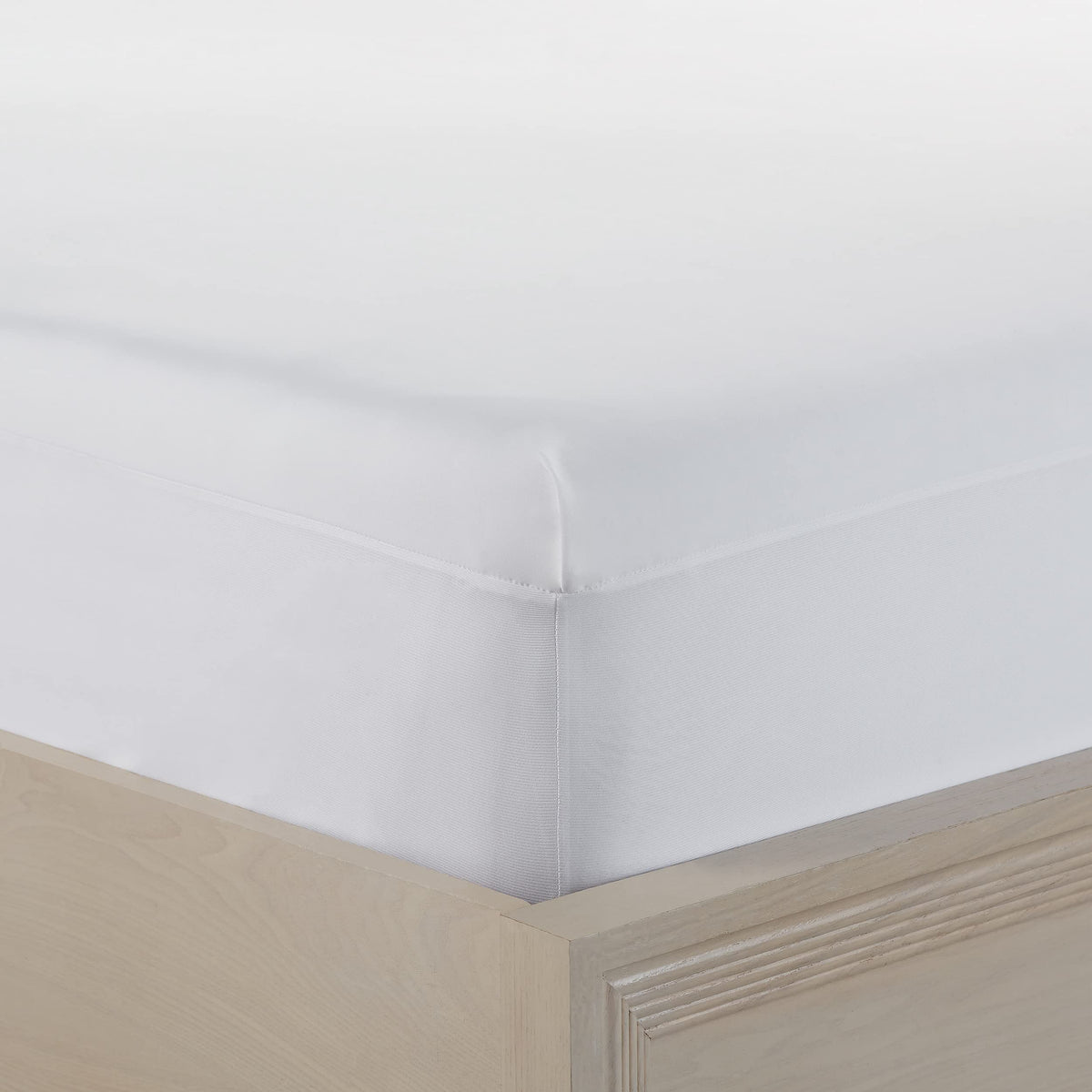 Secure elastic deep-pocket fit on Serta Power Chill queen cover