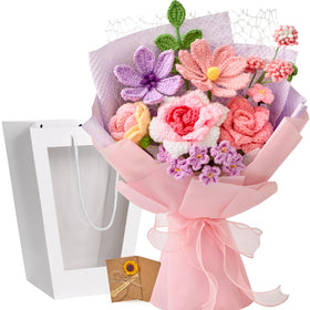Serwalin crochet bouquet with pink roses for a timeless gift.