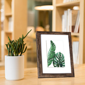 SESEAT clear acrylic protection keeps photos safe from dust and fingerprints.
