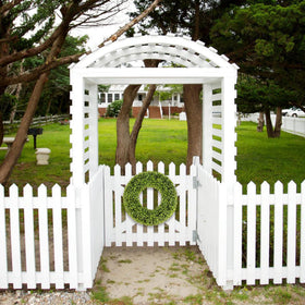 SEVENLOVE Boxwood Wreath offers all-year décor without ongoing maintenance.