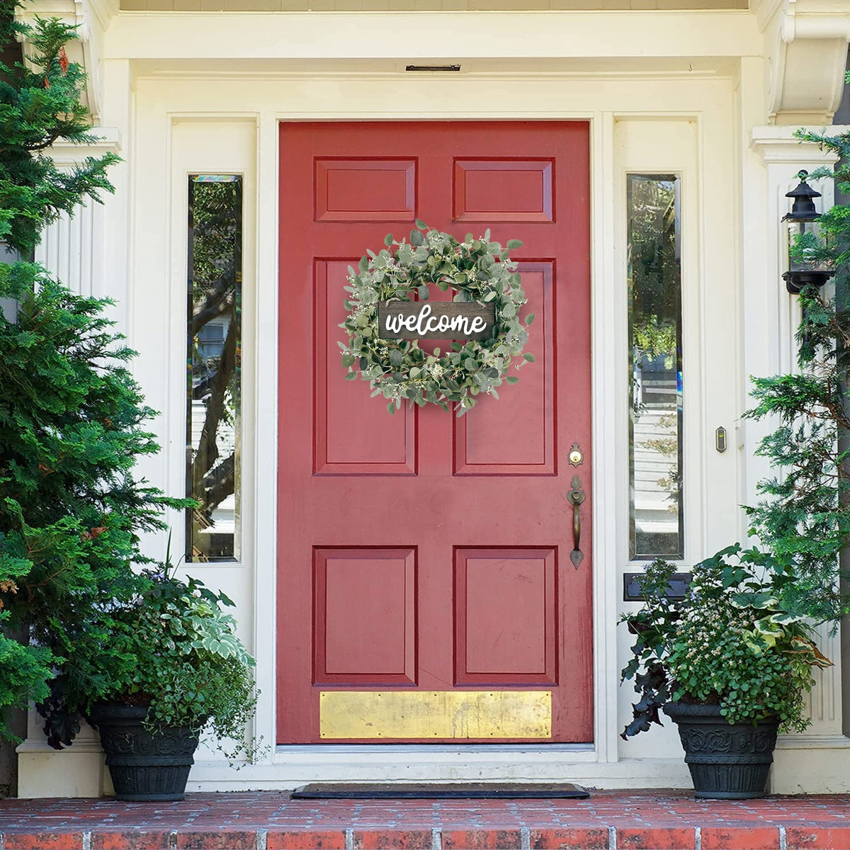 Sggvecsy 20-inch eucalyptus wreath, fluffy after fluffing, perfect for outdoor porch decor.