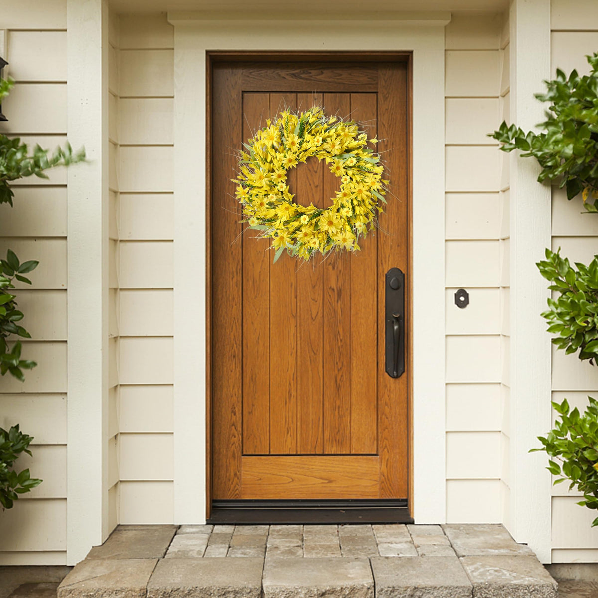 Sggvecsy 21-inch wreath appears full after fluffing, ideal for door or wall displays.