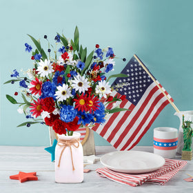 Sggvecsy 4th of July centerpiece in red, white and blue tones for festive tables.