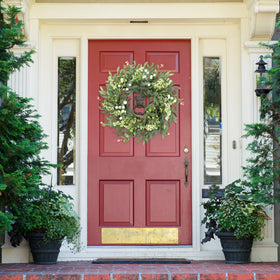 Sggvecsy artificial eucalyptus wreath full 21inch showcases lush leaves for vivid home decor.