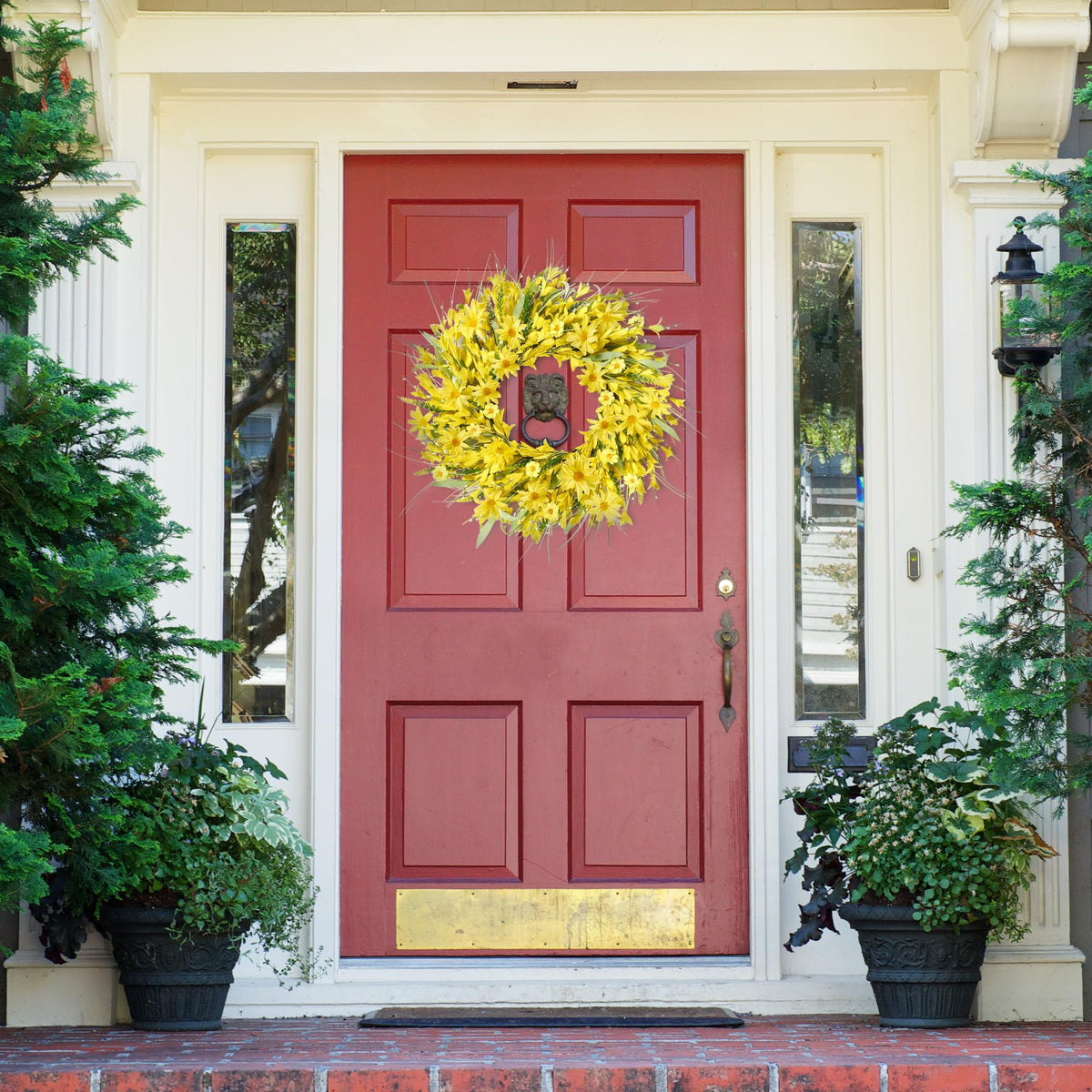 Sggvecsy front-door decor wreath adds spring color to entryways and living spaces.