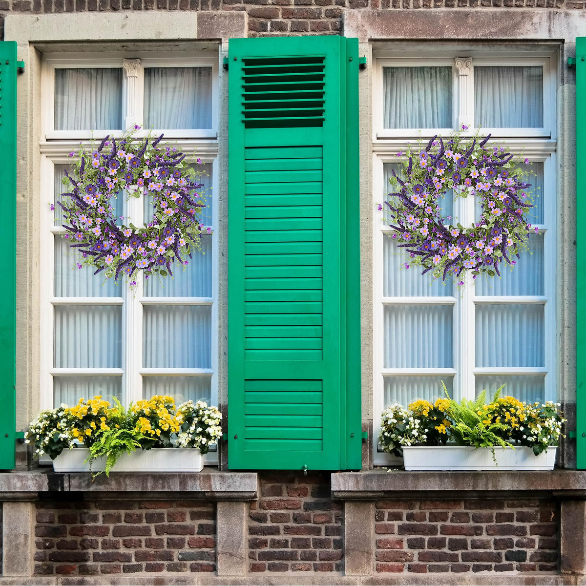 Sggvecsy wreath highlights green eucalyptus and lavender accents for fresh seasonal decor.
