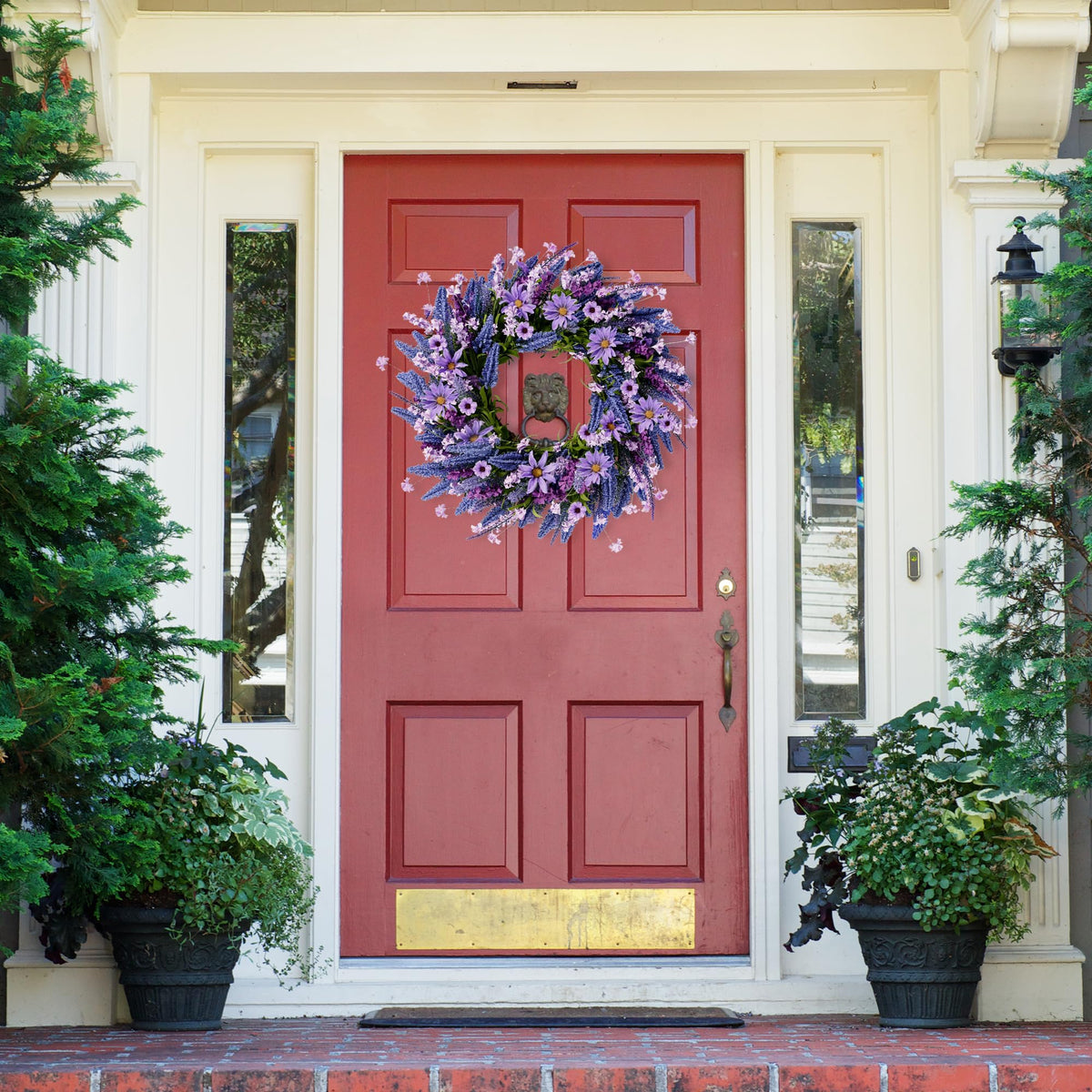 Sggvecsy wreath placed outdoors under cover preserves color