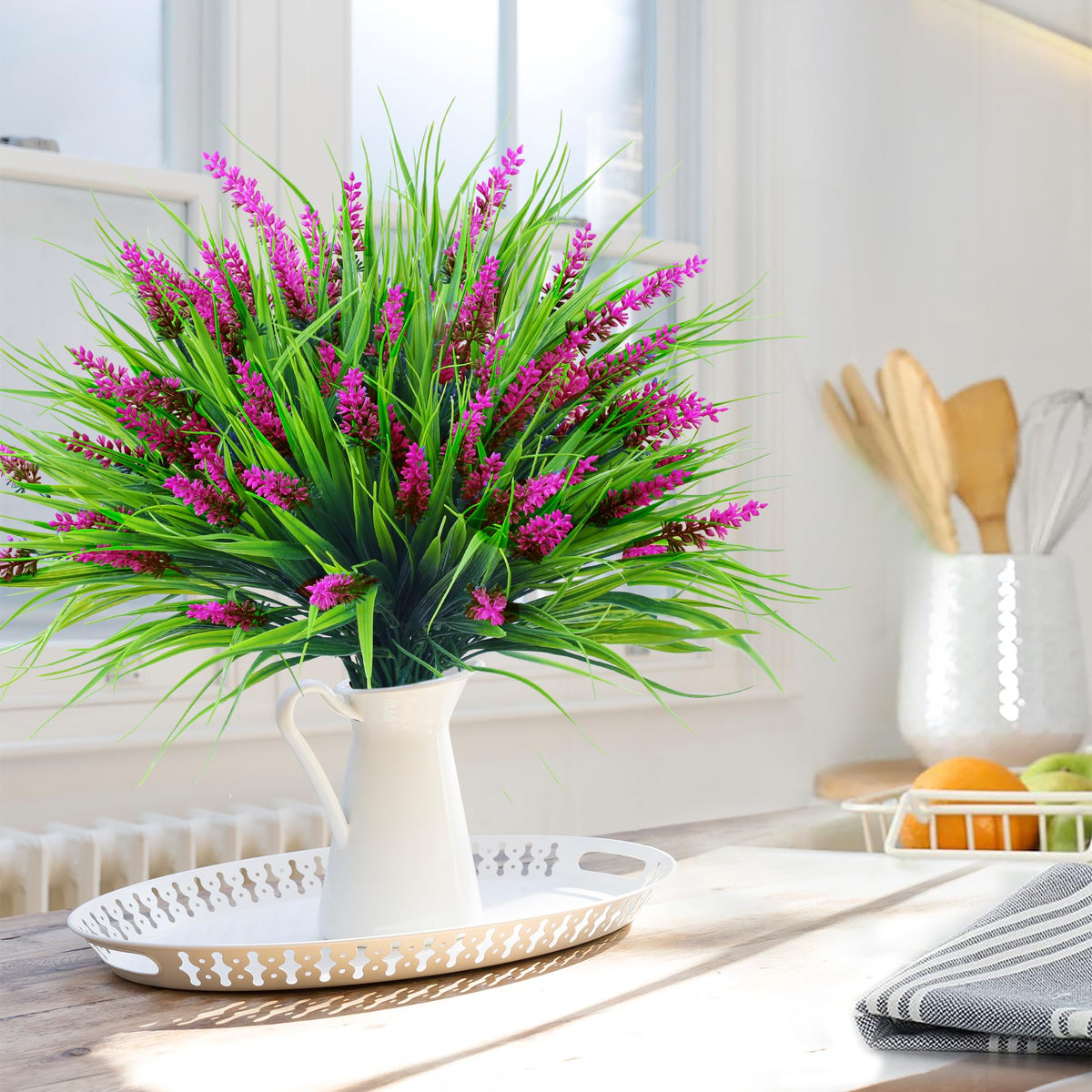 Sggvecsy table centerpiece uses lavender for soft color and texture.