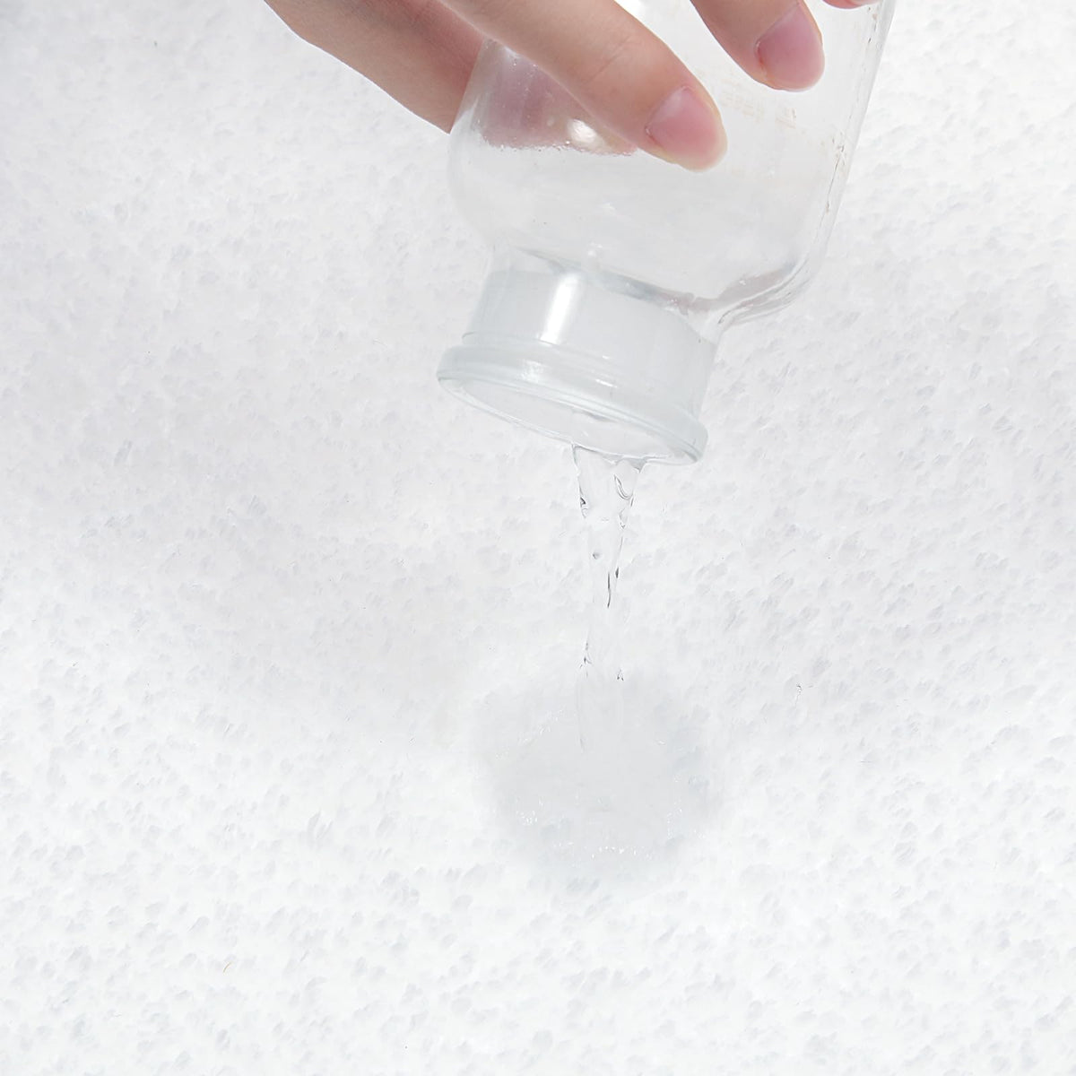 SHACOS microfiber close-up highlights fast moisture absorption for dry feet