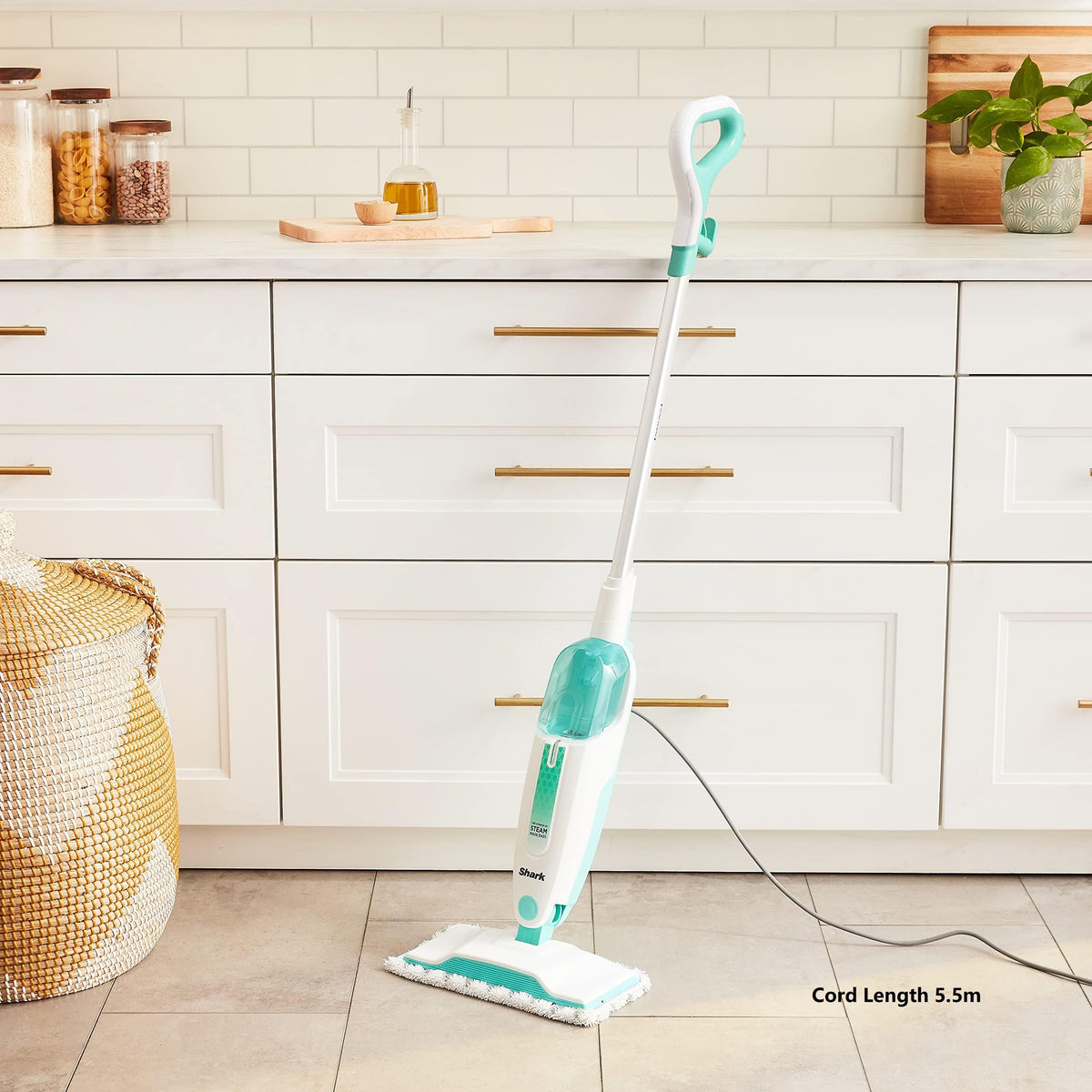 Shark S1000 steam mop swivel steering in action