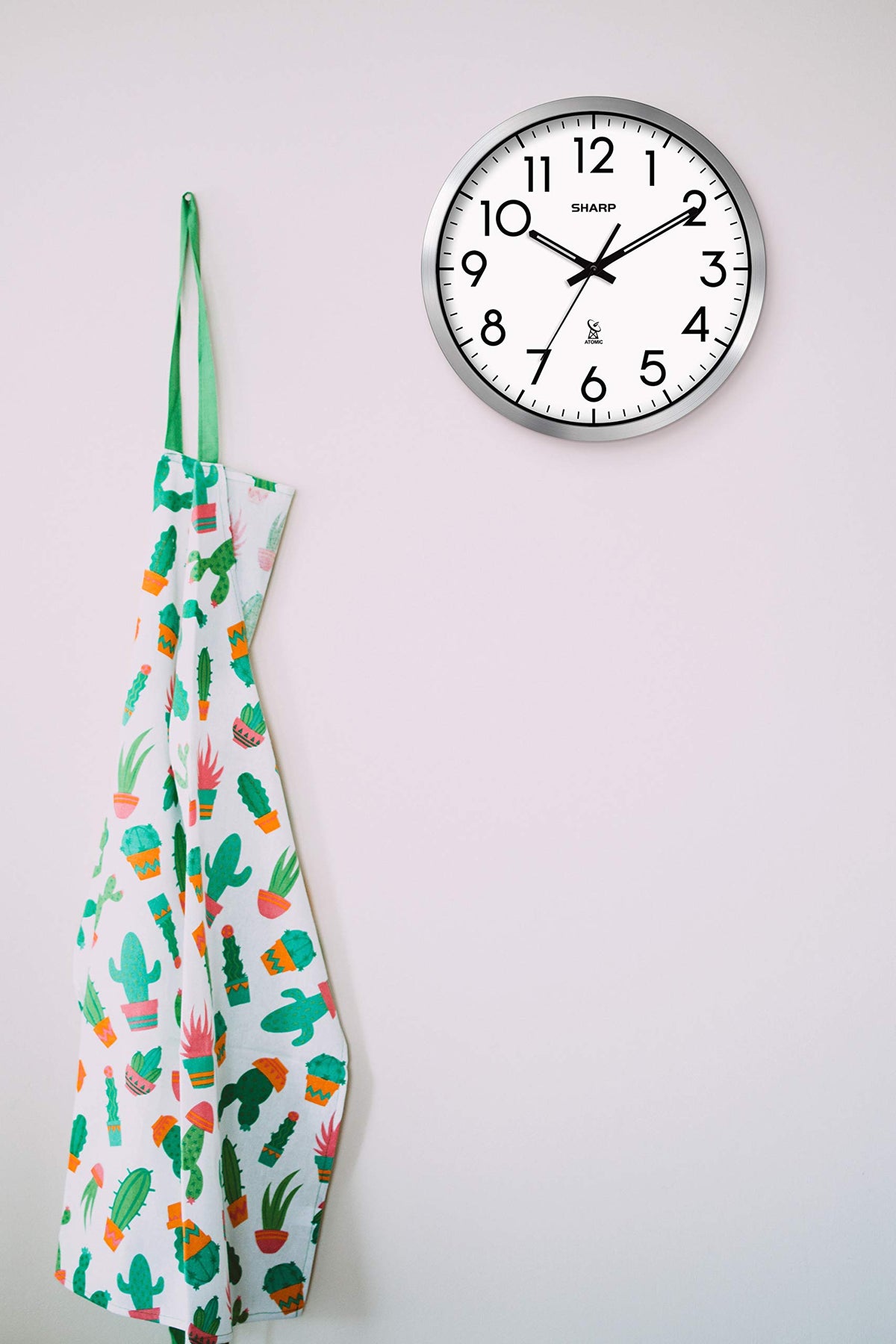 Sharp Atomic Clock automatically adjusts for daylight saving time for convenience.