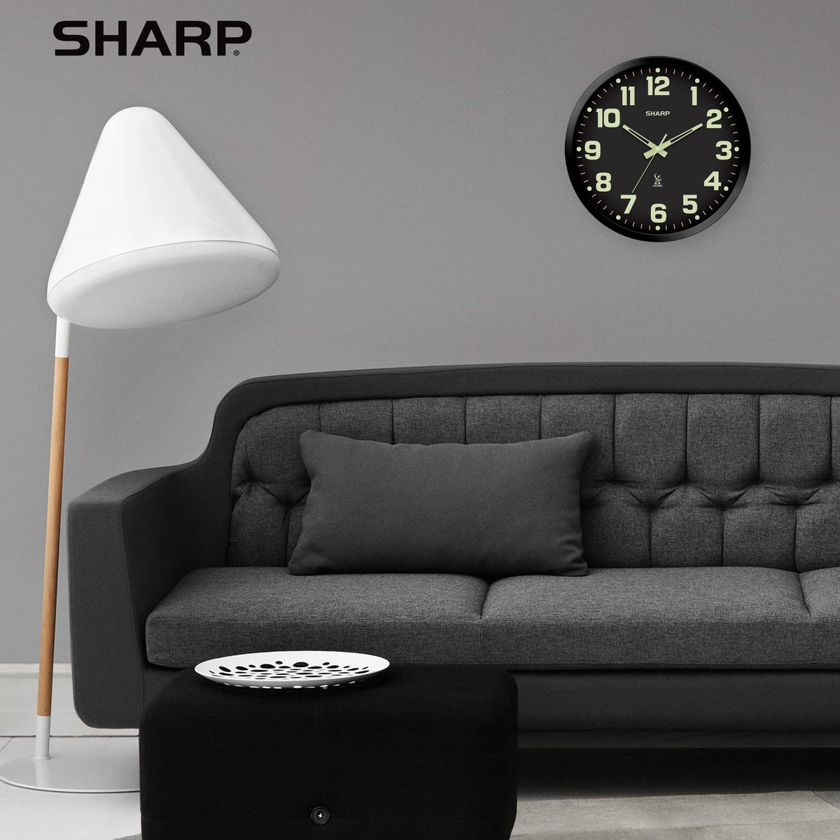 Sharp easy-to-read-dial makes time quick to grasp at a glance.