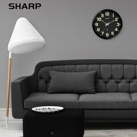 Sharp easy-to-read-dial makes time quick to grasp at a glance.