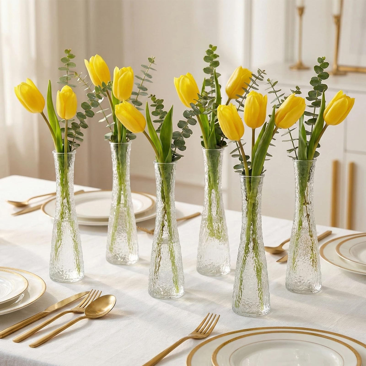 SHOHAYTO single-stem bud vase highlights roses with elegant height.