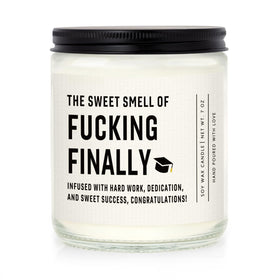 Shqiueos graduation candle with lavender scent enhances celebrations in any space.