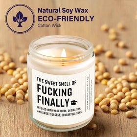 Shqiueos lavender-scented indoor candle creates calm spaces.