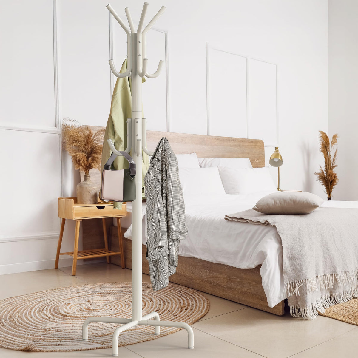 Simple Houseware four-leg base provides stable support on various floor surfaces.