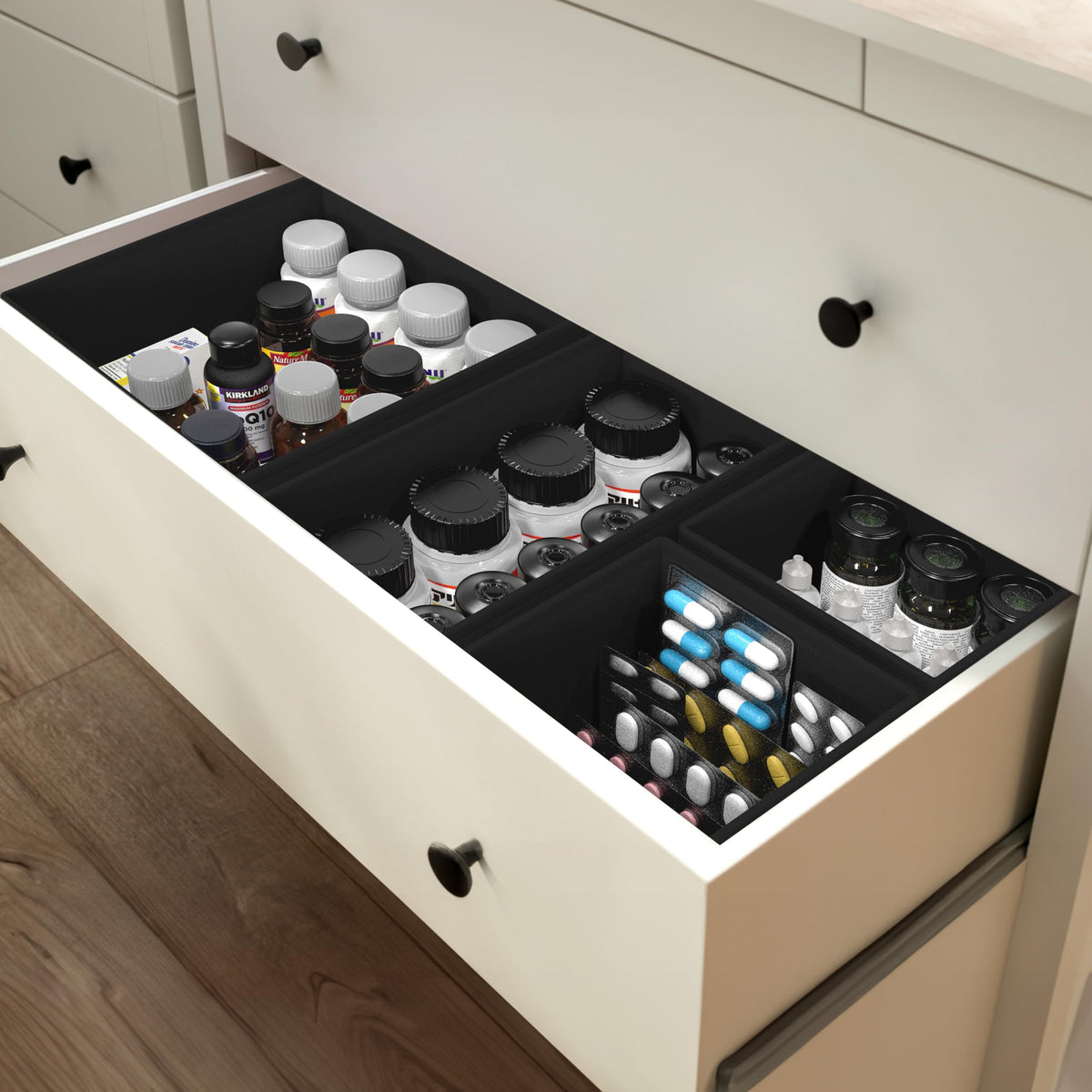 Simple Houseware lightweight storage solution for easy transport