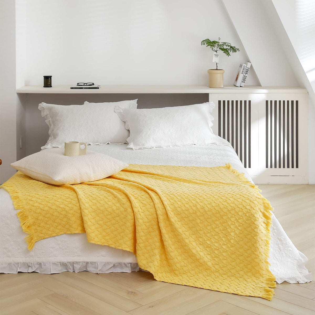 Simple&Opulence all-season blanket carried during travel for cozy warmth