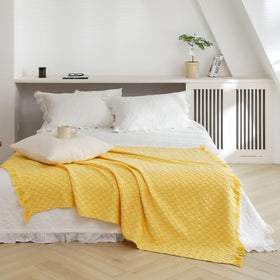 Simple&Opulence all-season blanket carried during travel for cozy warmth