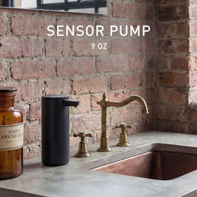 simplehuman liquid sensor pump with magnetic charging puck ensures long-lasting power.