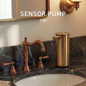simplehuman liquid sensor pump recharge view with magnetic puck demonstrates long-lasting charge.