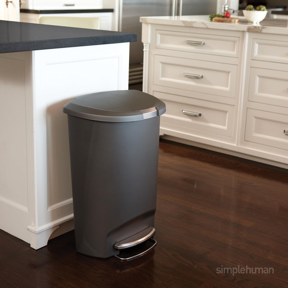 simplehuman lid with silent close for a quiet kitchen experience