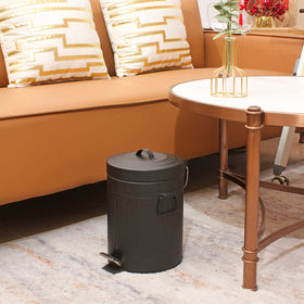 SIMPLEMADE black finish adds contemporary style to any room.