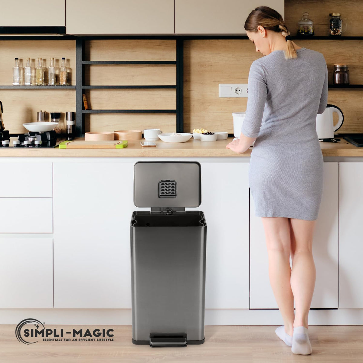 Simpli-Magic 50L can features interior hinge to protect floors.