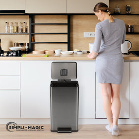 Simpli-Magic 50L can features interior hinge to protect floors.