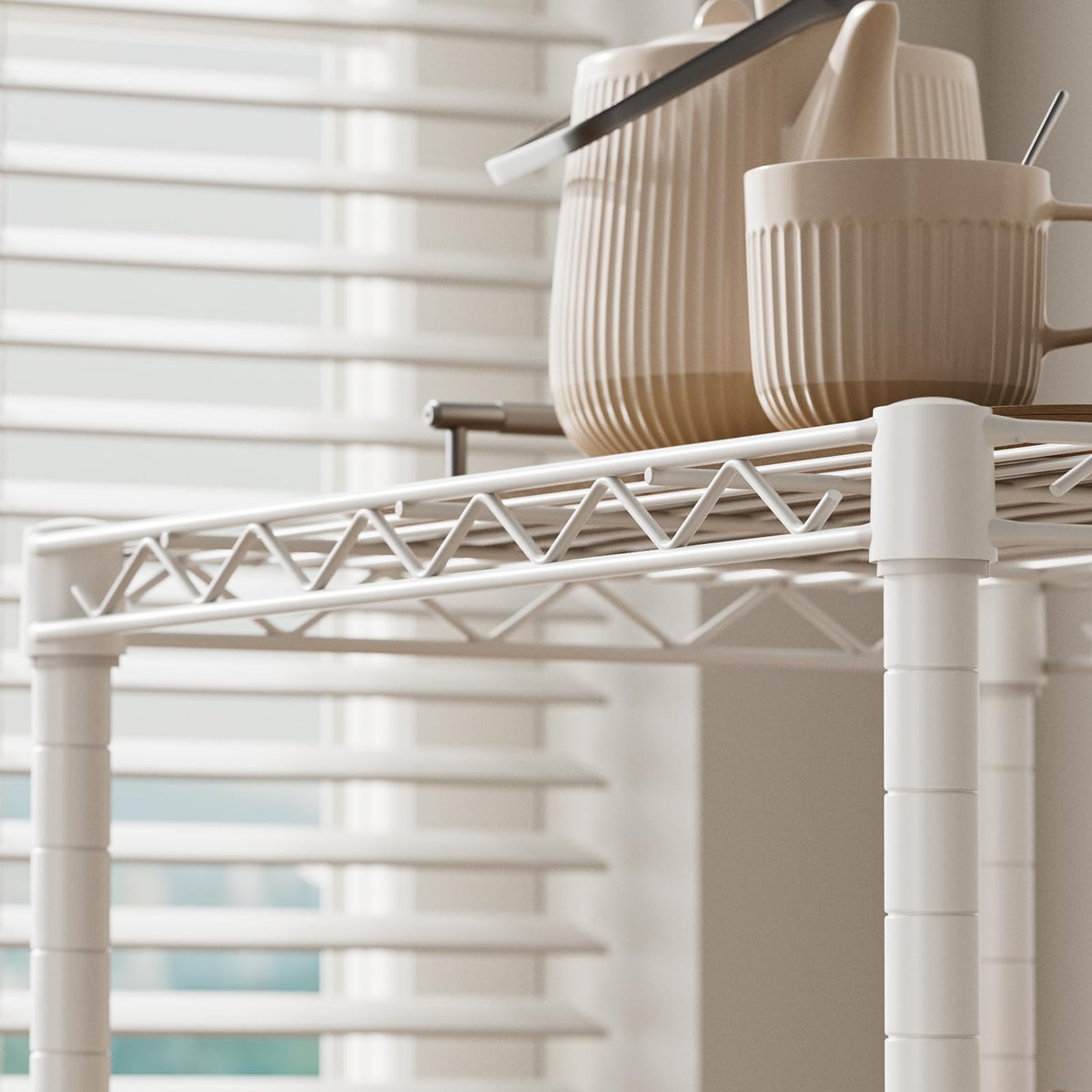 SINGAYE ground-leveling feet provide stable placement on uneven floors.