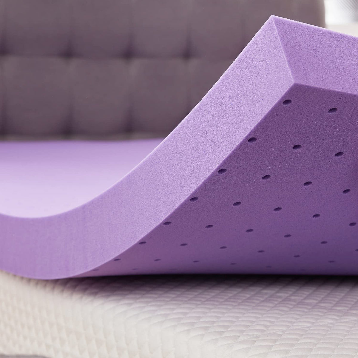 SINWEEK gel memory foam topper on twin-xl bed for contouring comfort and pressure relief.