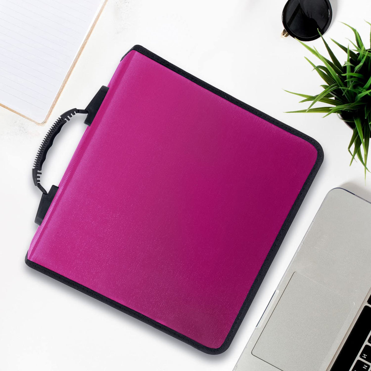 Siveit binder zipper closure ensures secure, easy access for on-the-go use.
