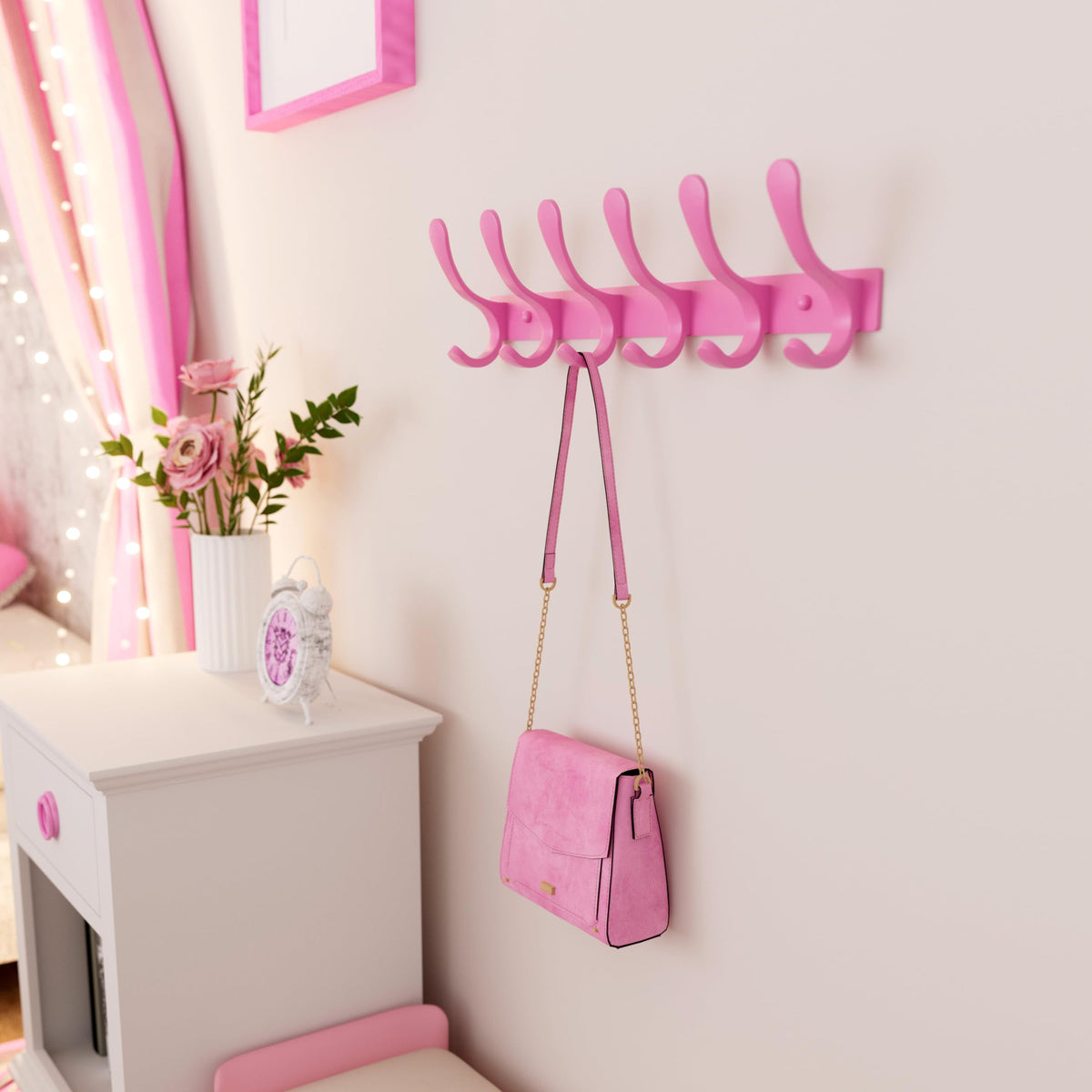 SKOLOO wall-mounted hooks offer practical daily use in hallways and offices.