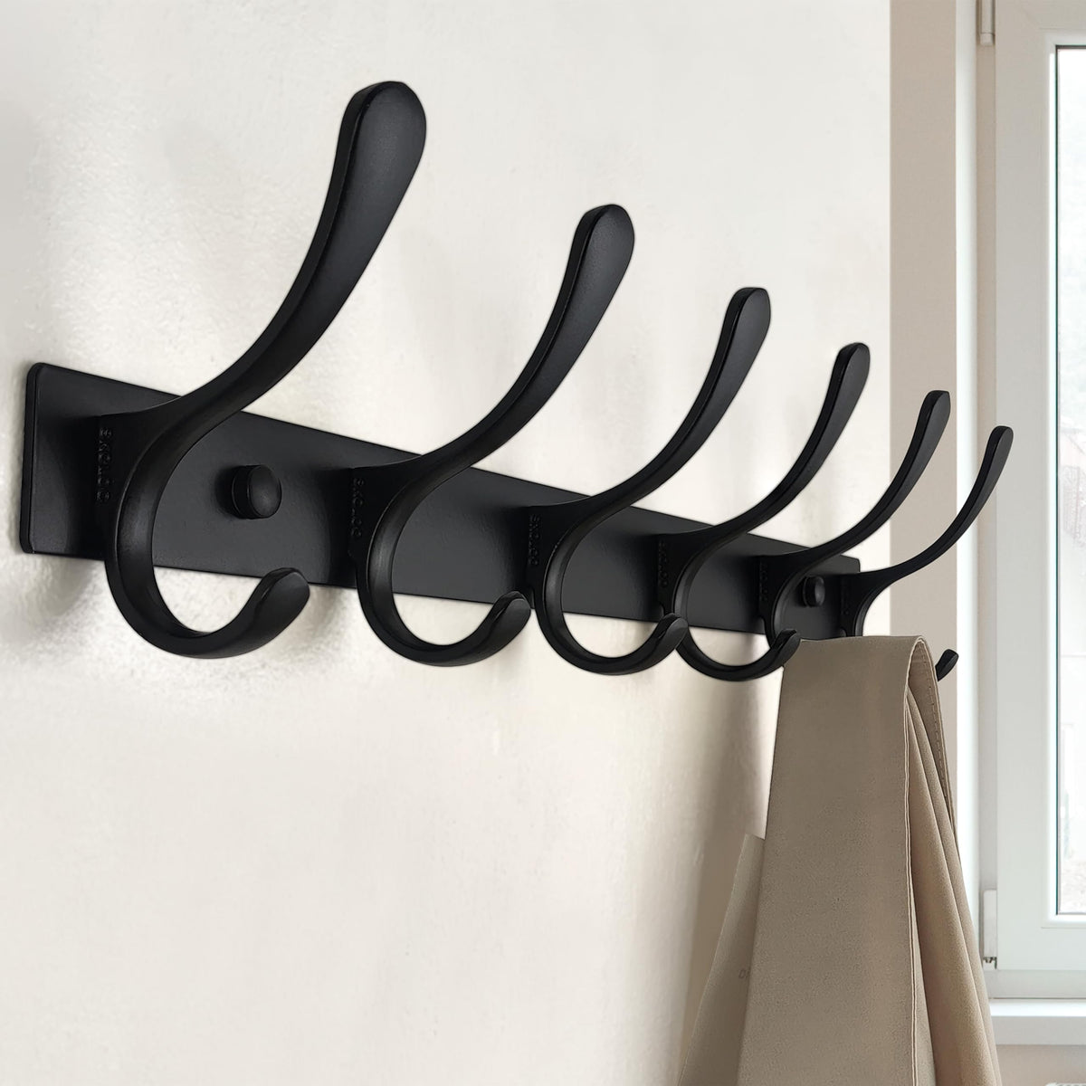 SKOLOO metal construction close-up highlights a sturdy design for heavy jackets.