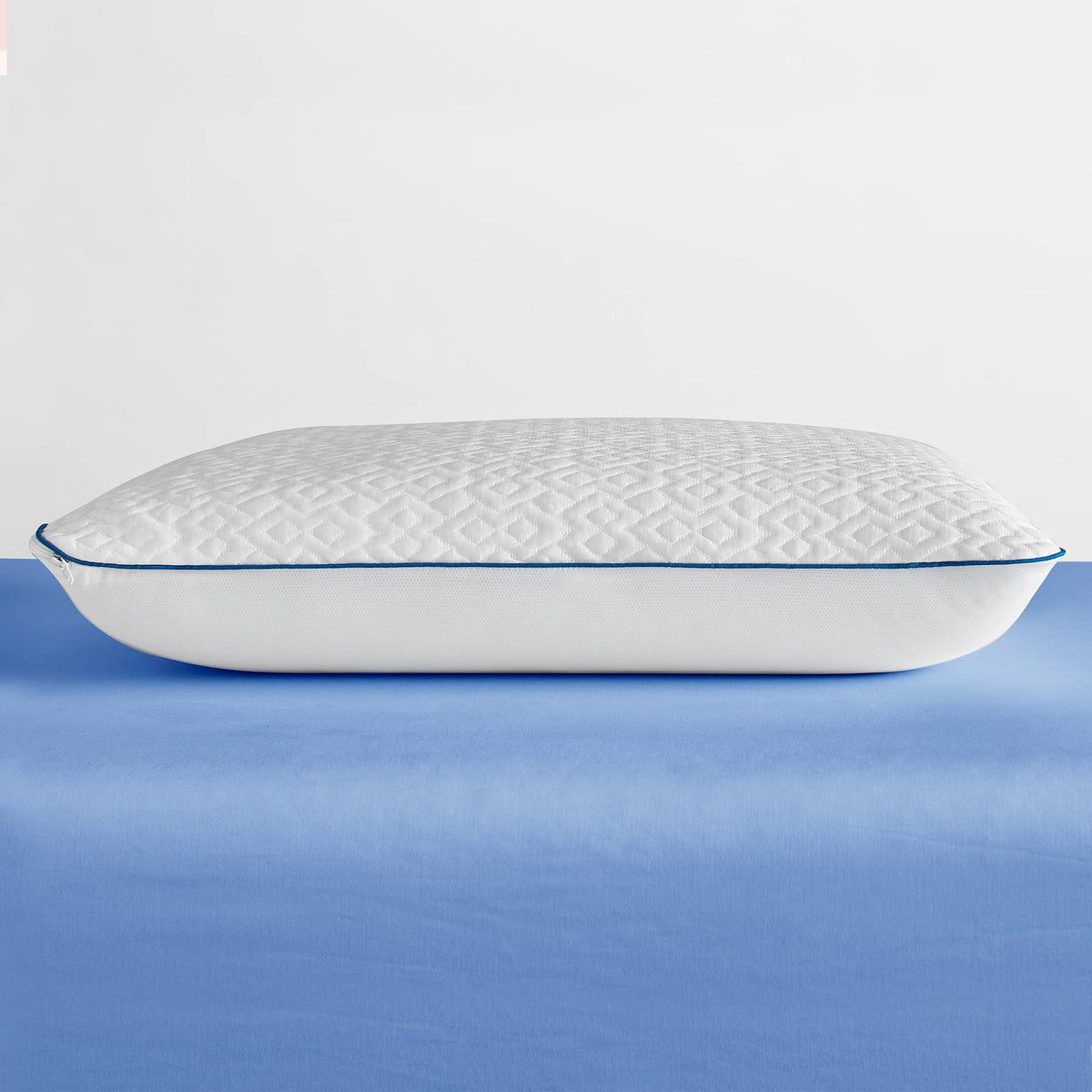 Sleep Innovations Forever Cool gel memory foam core provides adaptive neck support.
