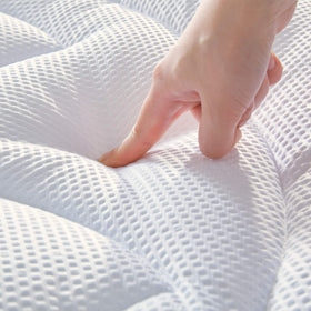 Sleep Zone 3-zone design with cloud quilting provides targeted support across key body areas.
