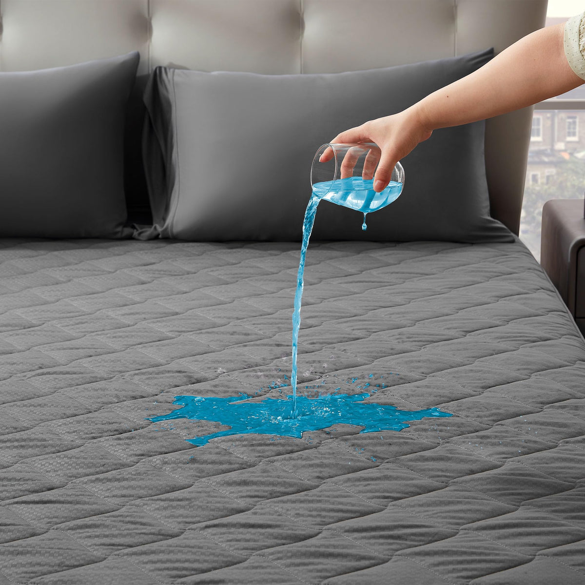 SLEEP ZONE all-season protector suits year-round use and climate changes.