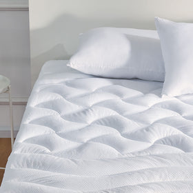 SLEEP ZONE king size cooling topper on bed showing cool, plush comfort