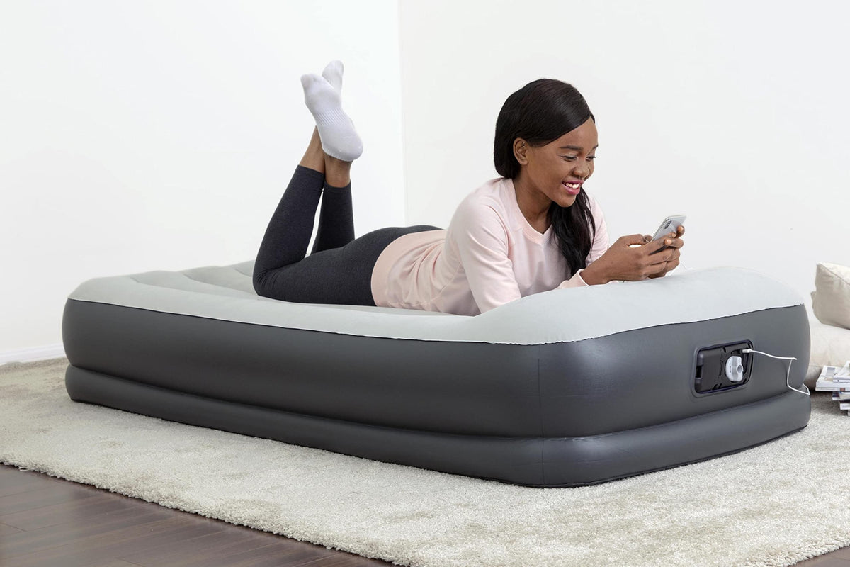 SLEEPLUX carry bag supports easy transport and storage of the bed.