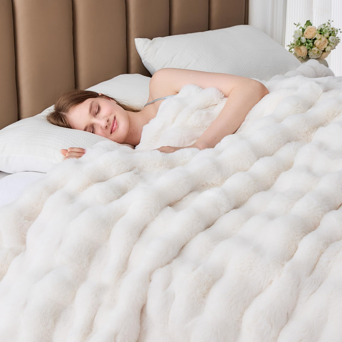 SLIVERY&CHAVALIER bubble wave design adds chic texture to decor