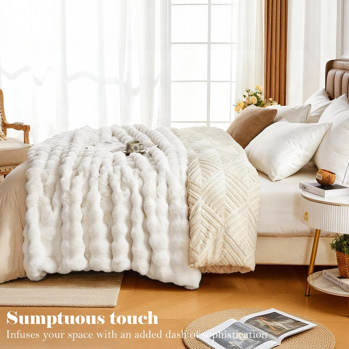 SLIVERY&CHAVALIER throw enhances cozy lounge moments on sofa or bed