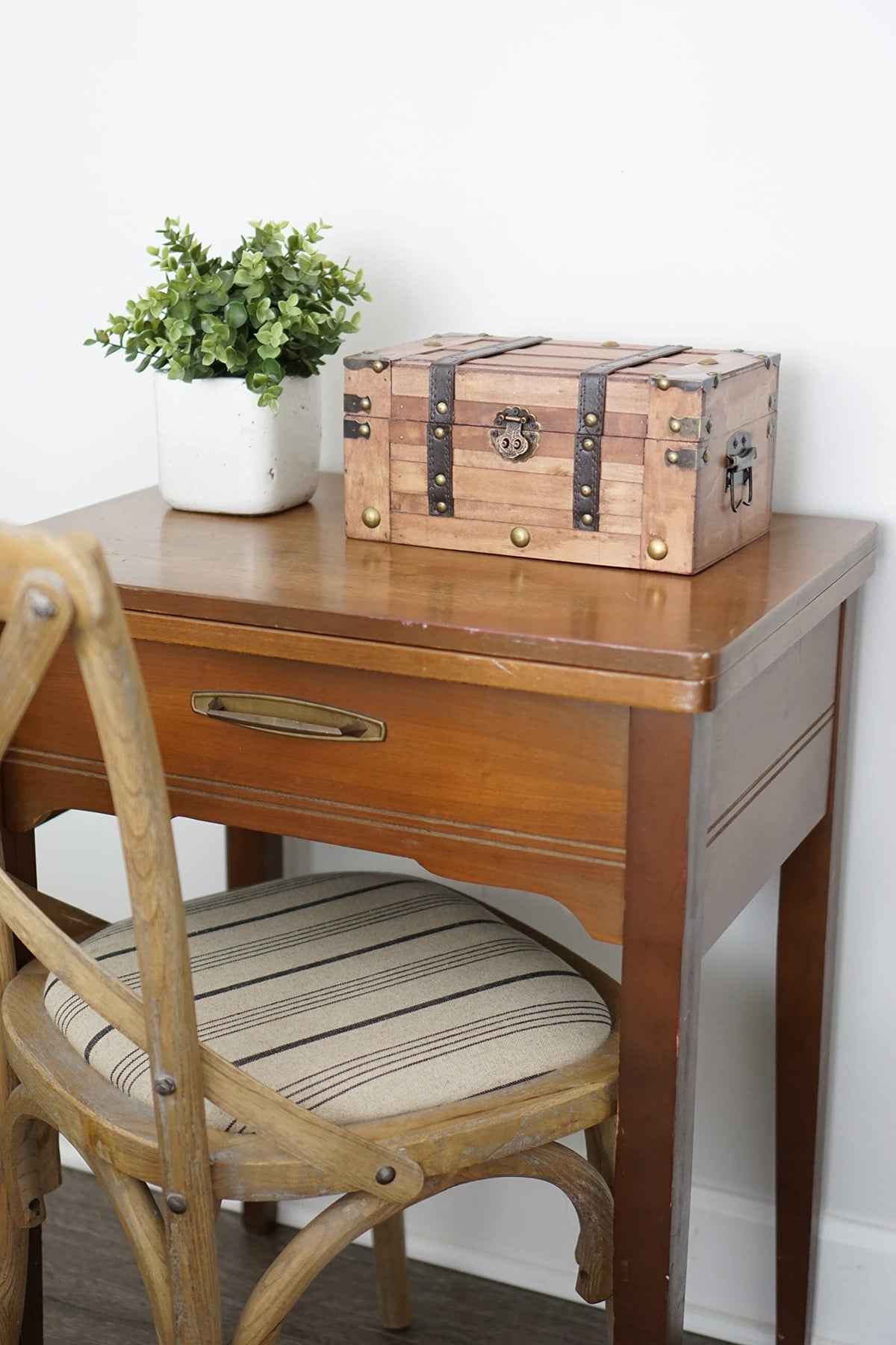 Gift-ready SLPR Alexander box idea for birthdays and travel memories